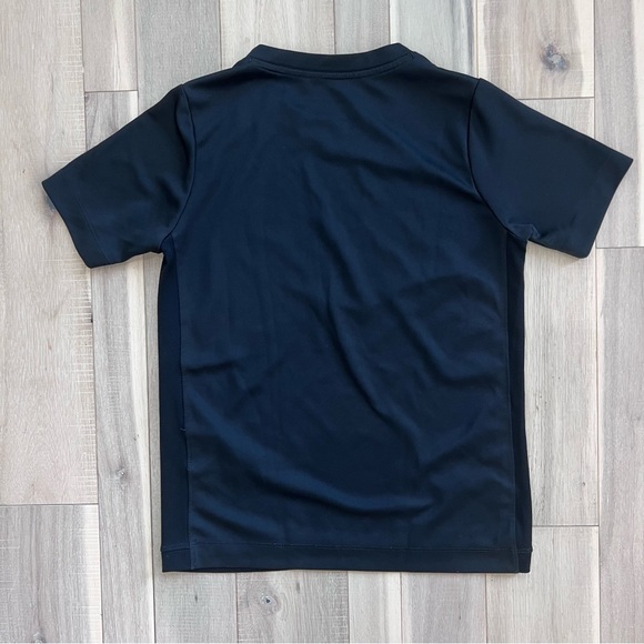 Boys Medium black Nike logo dry-fit standard fit short sleeve t-shirt - Picture 3 of 6